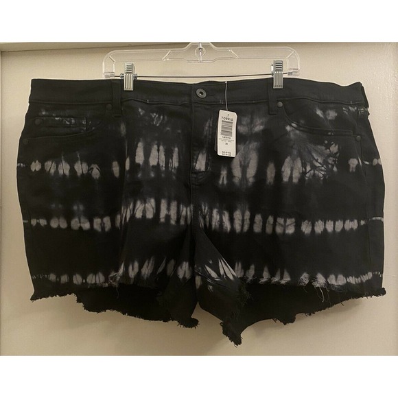 torrid Pants - Torrid Plus MID RISE MIDI SHORT - VINTAGE STRETCH BLACK TIE DYE Size 28 NWT